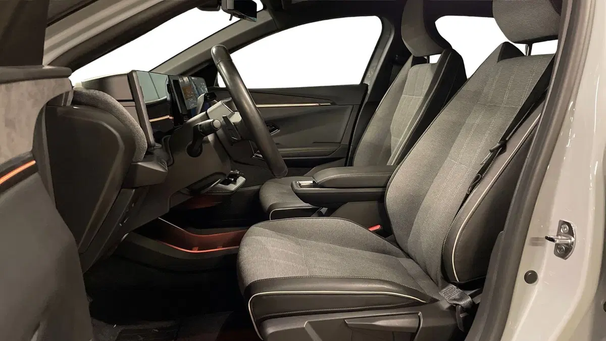 Renault Megane E-Tech Electric usata a Varese (8)
