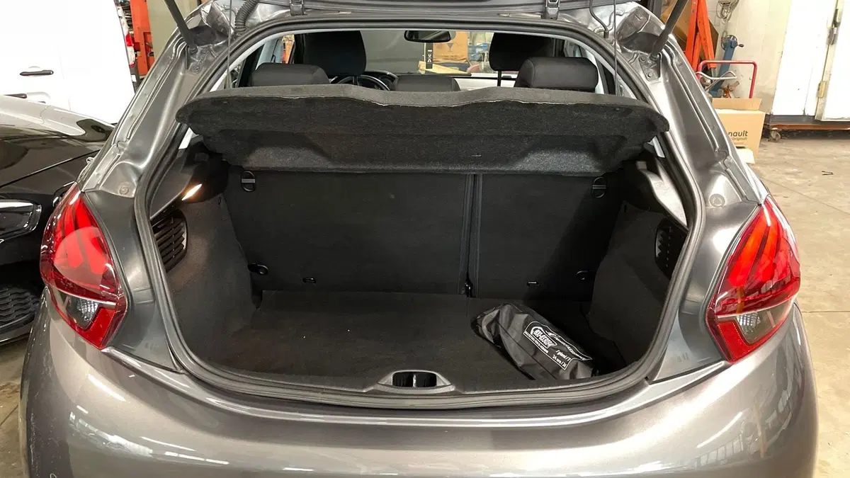 Peugeot 208 usata a Varese (8)