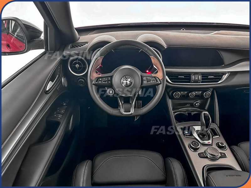 Alfa Romeo Stelvio nuova a Milano (10)