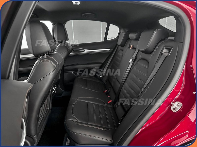 Alfa Romeo Stelvio nuova a Milano (11)