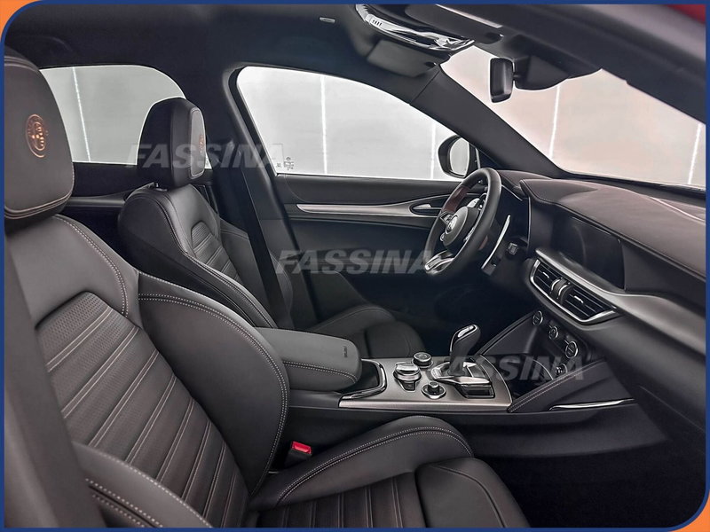 Alfa Romeo Stelvio nuova a Milano (14)