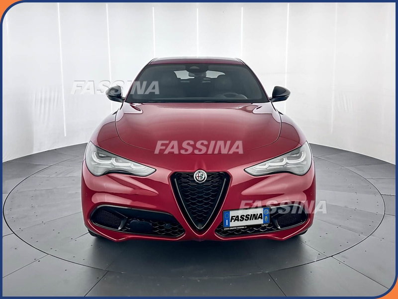 Alfa Romeo Stelvio nuova a Milano (2)