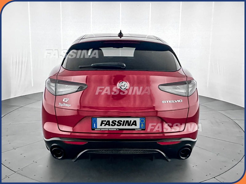 Alfa Romeo Stelvio nuova a Milano (5)