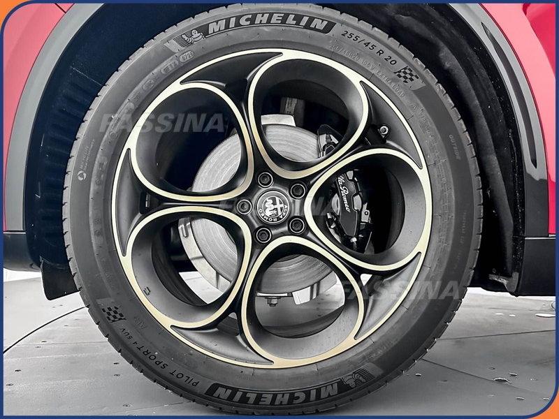 Alfa Romeo Stelvio nuova a Milano (7)