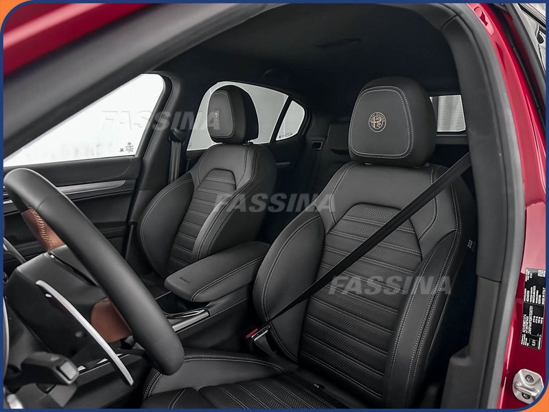 Alfa Romeo Stelvio nuova a Milano (8)