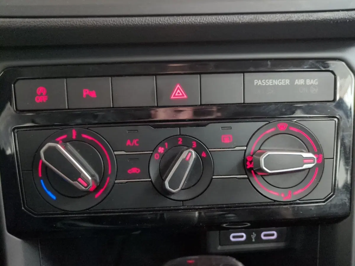 Volkswagen T-Cross usata a Agrigento (18)