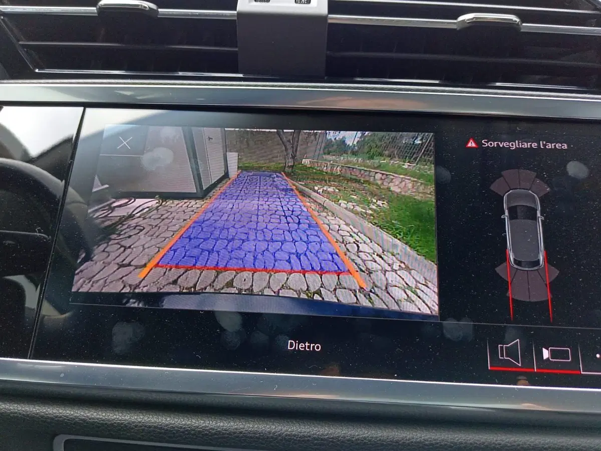 Audi Q3 Sportback usata a Bari (9)