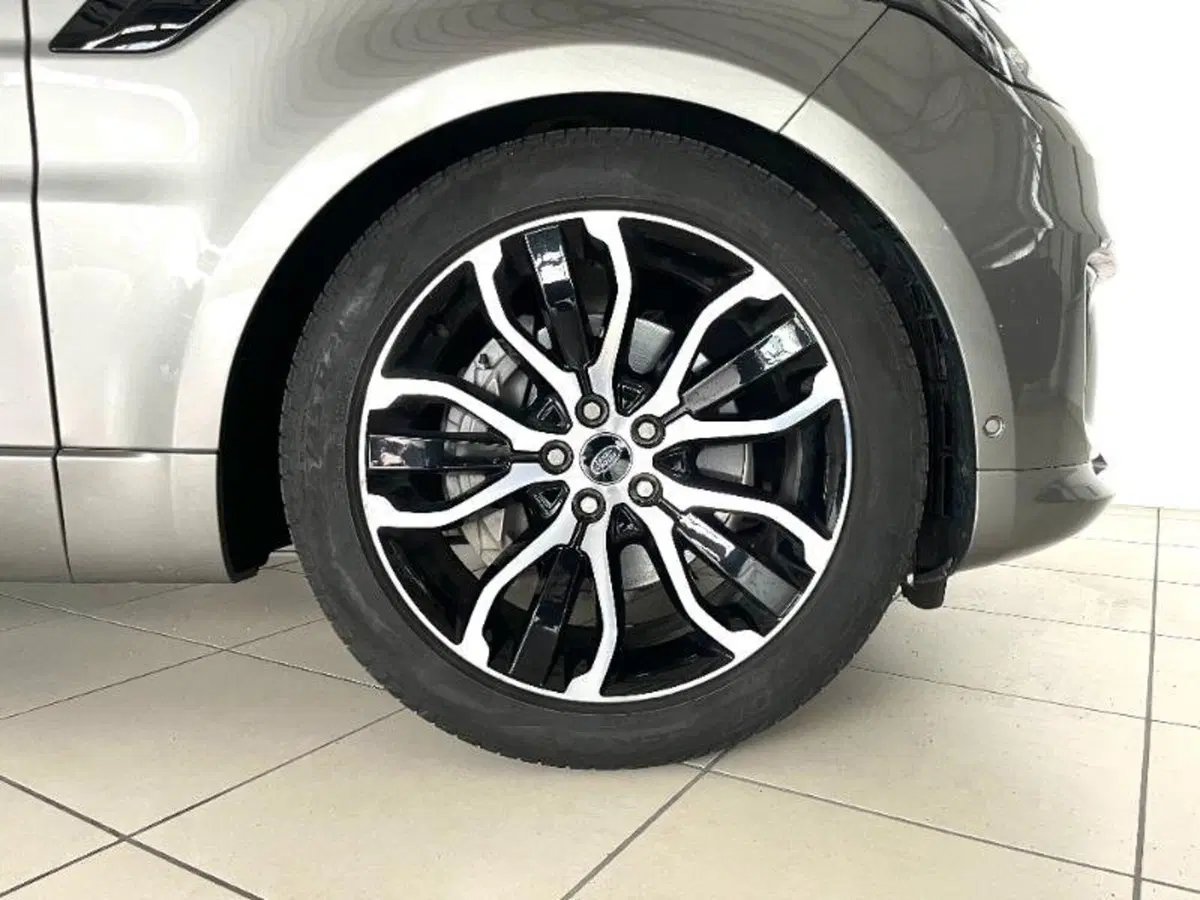 Land Rover Range Rover Sport usata a Venezia (7)