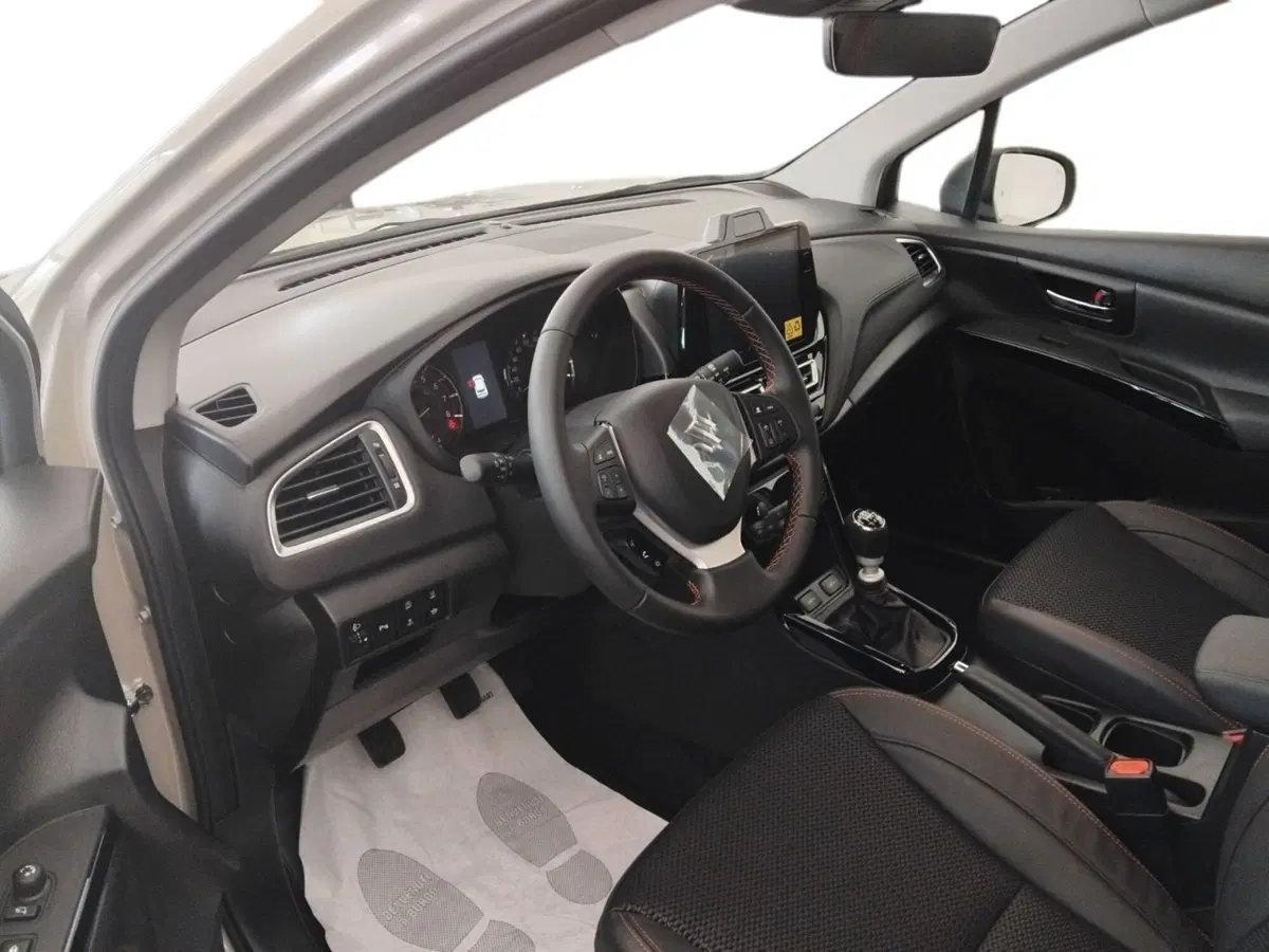 Suzuki S-Cross nuova a Milano (4)