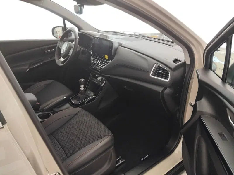 Suzuki S-Cross nuova a Milano (5)