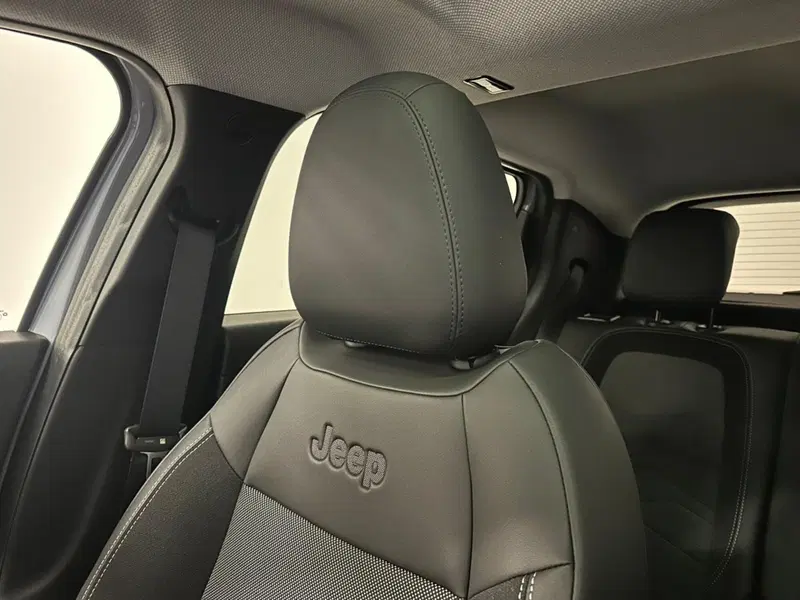 Jeep Avenger nuova a Novara (12)