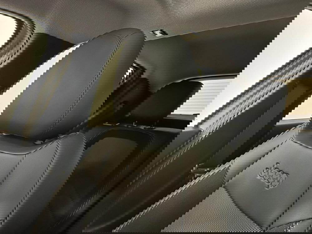 Jeep Avenger nuova a Novara (12)