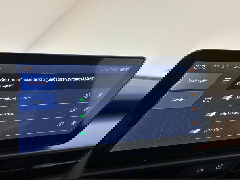 Jeep Avenger nuova a Novara (15)