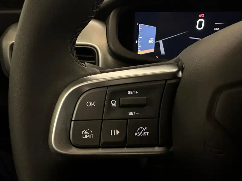 Jeep Avenger nuova a Novara (18)
