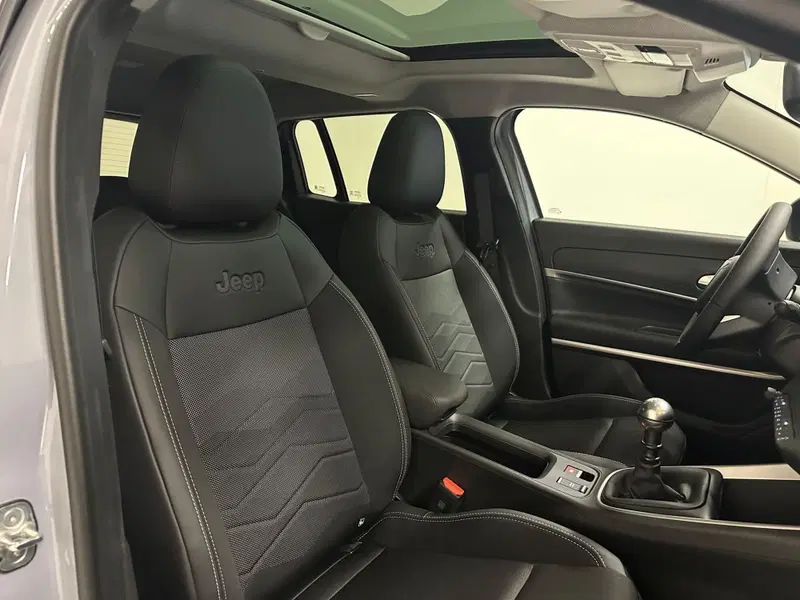Jeep Avenger nuova a Novara (3)
