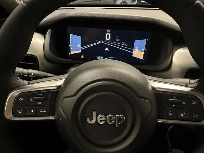 Jeep Avenger nuova a Novara (7)