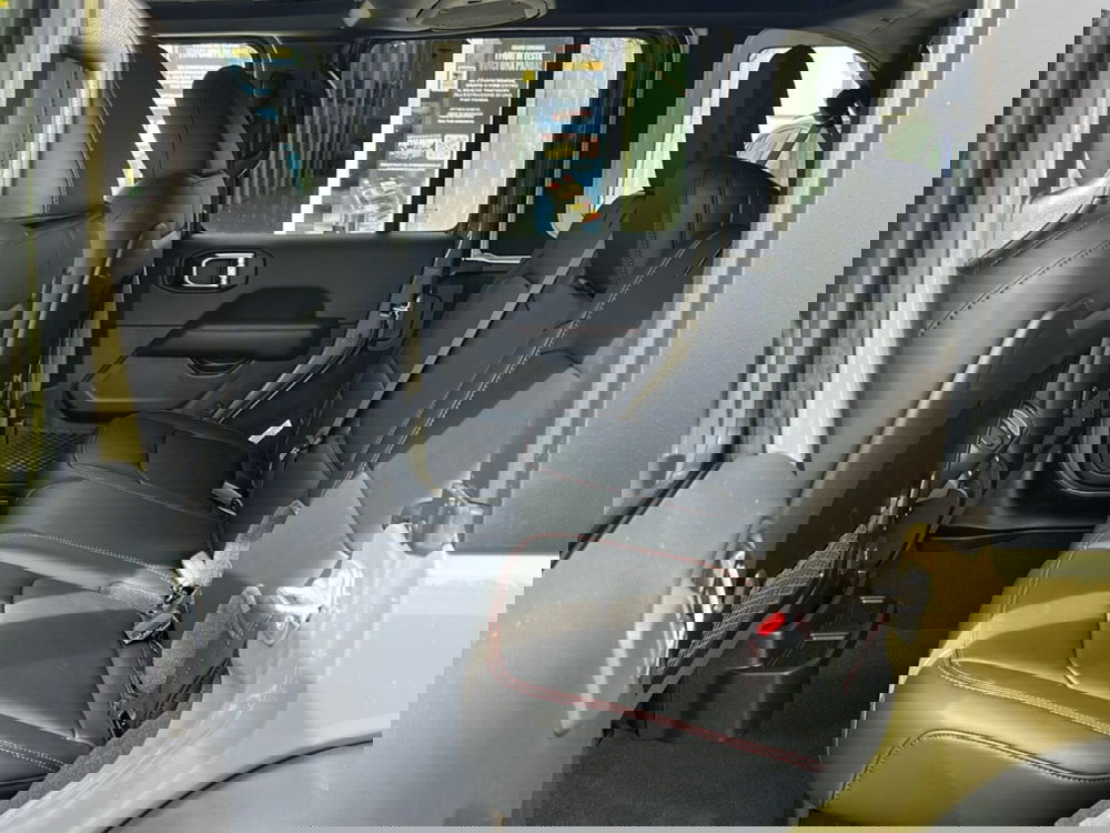 Jeep Wrangler Unlimited nuova a Roma (16)