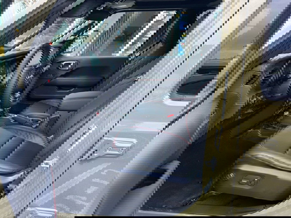 Jeep Wrangler Unlimited nuova a Roma (18)