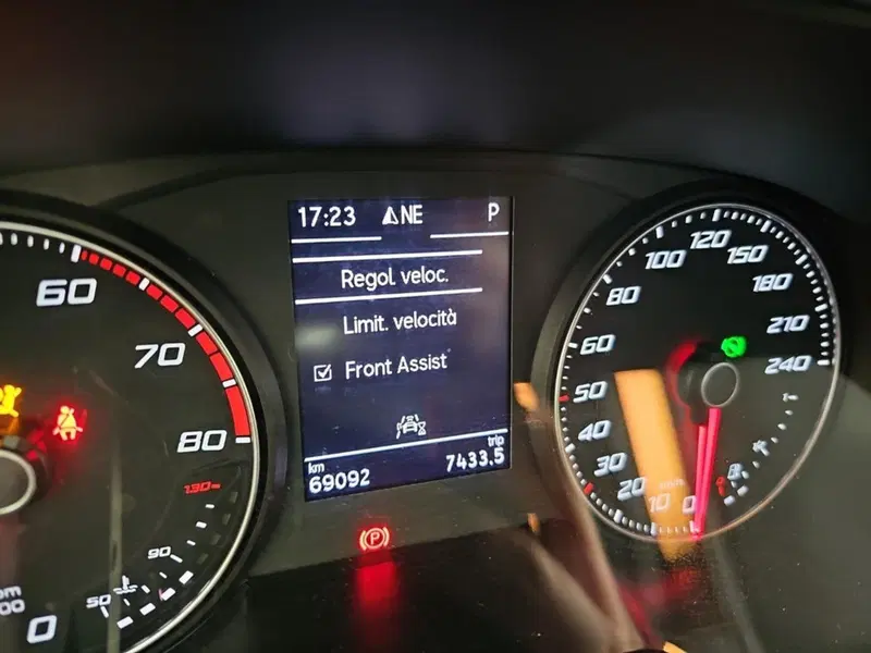 SEAT Arona usata a Lecco (15)