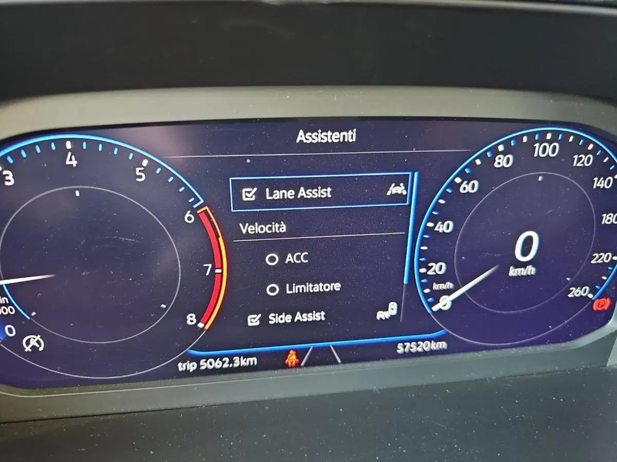 Volkswagen T-Roc usata a Lecco (14)