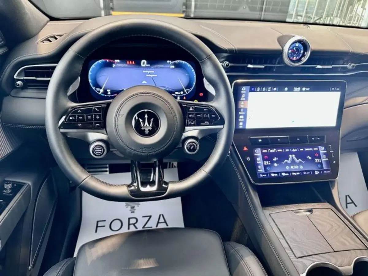 Maserati Grecale usata a Torino (10)