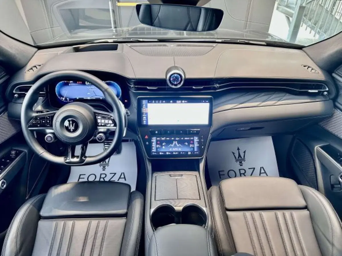 Maserati Grecale usata a Torino (11)