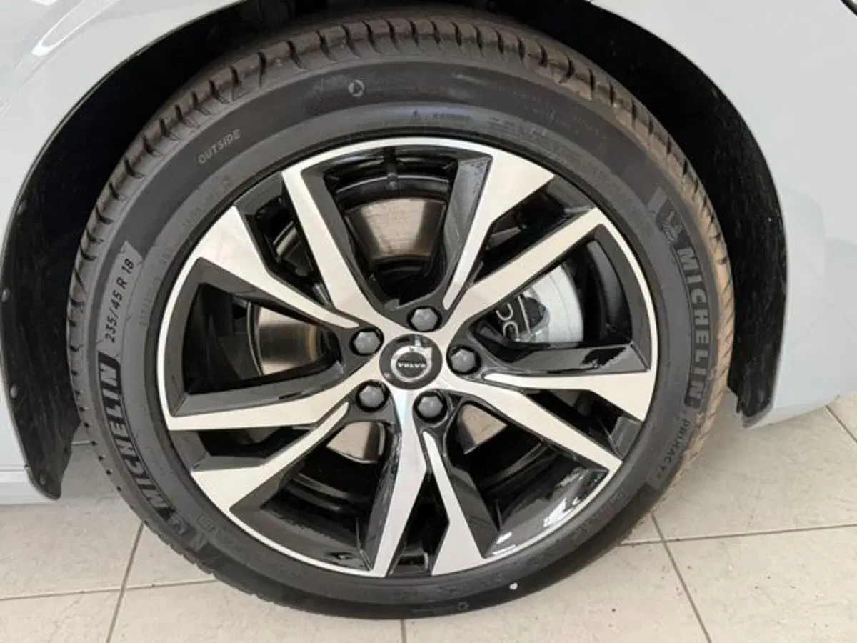 Volvo V60 nuova a Como (12)