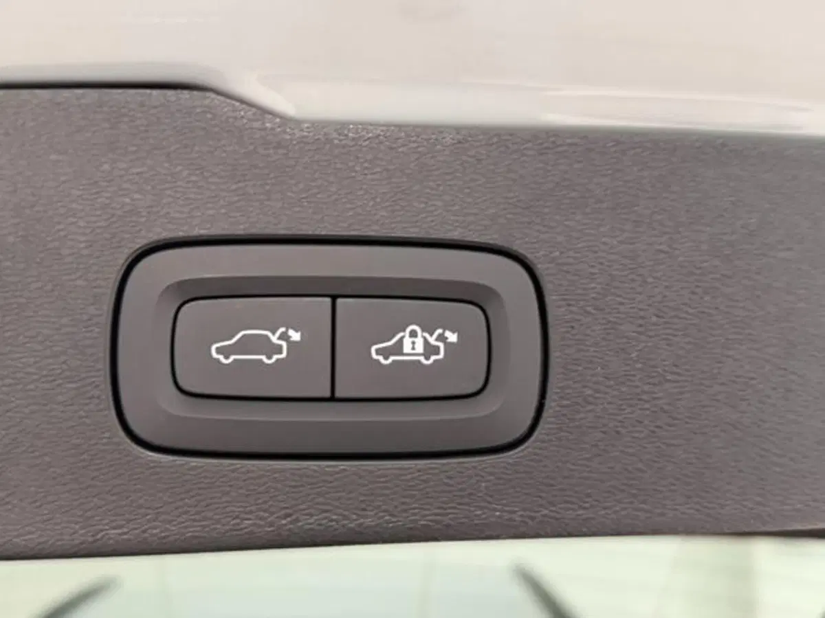 Volvo V60 nuova a Como (15)