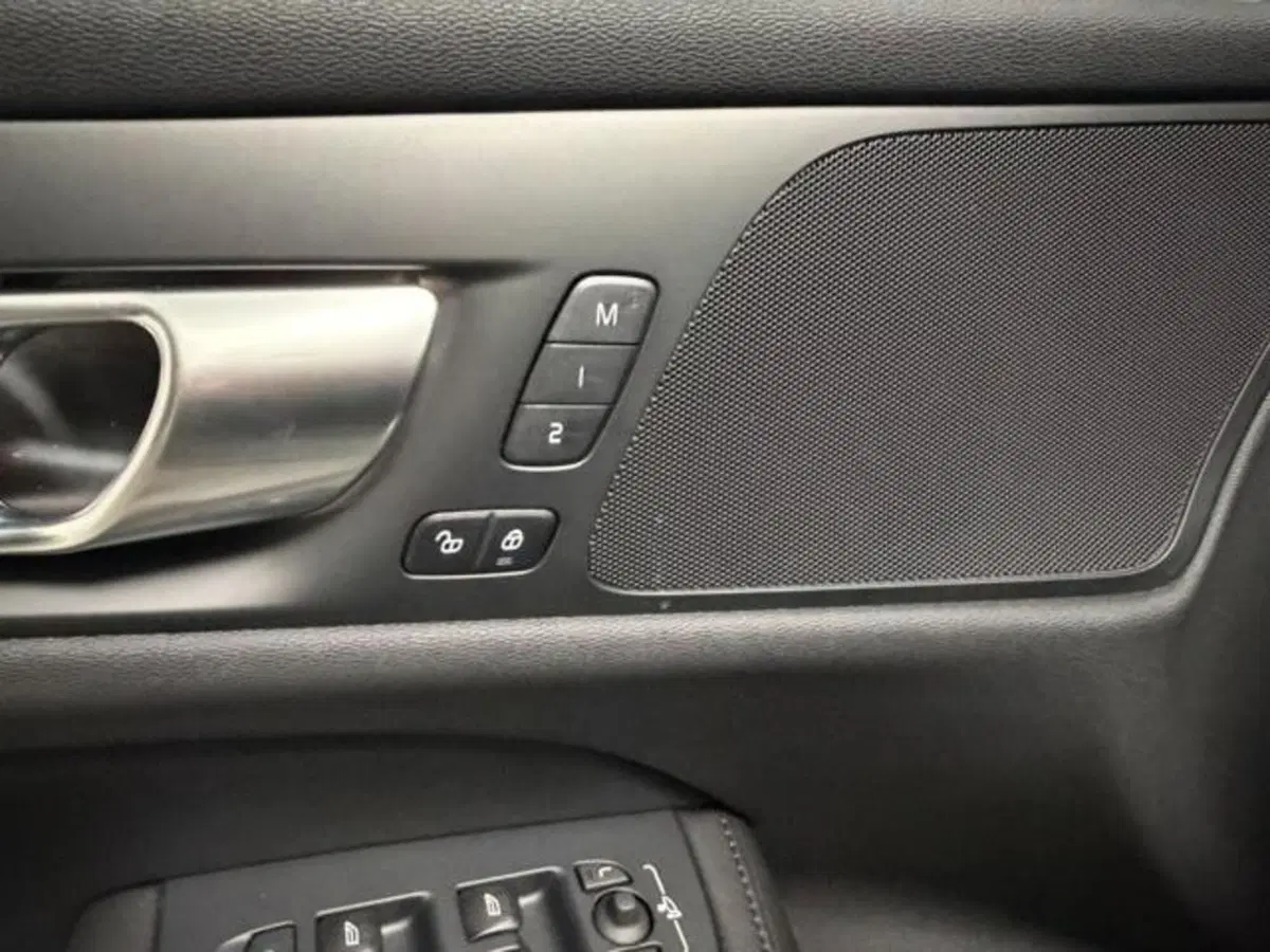 Volvo V60 nuova a Como (17)