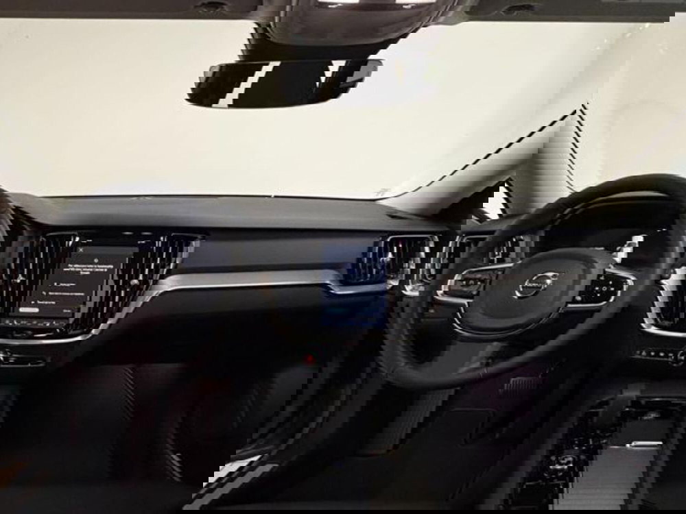 Volvo V60 nuova a Como (4)