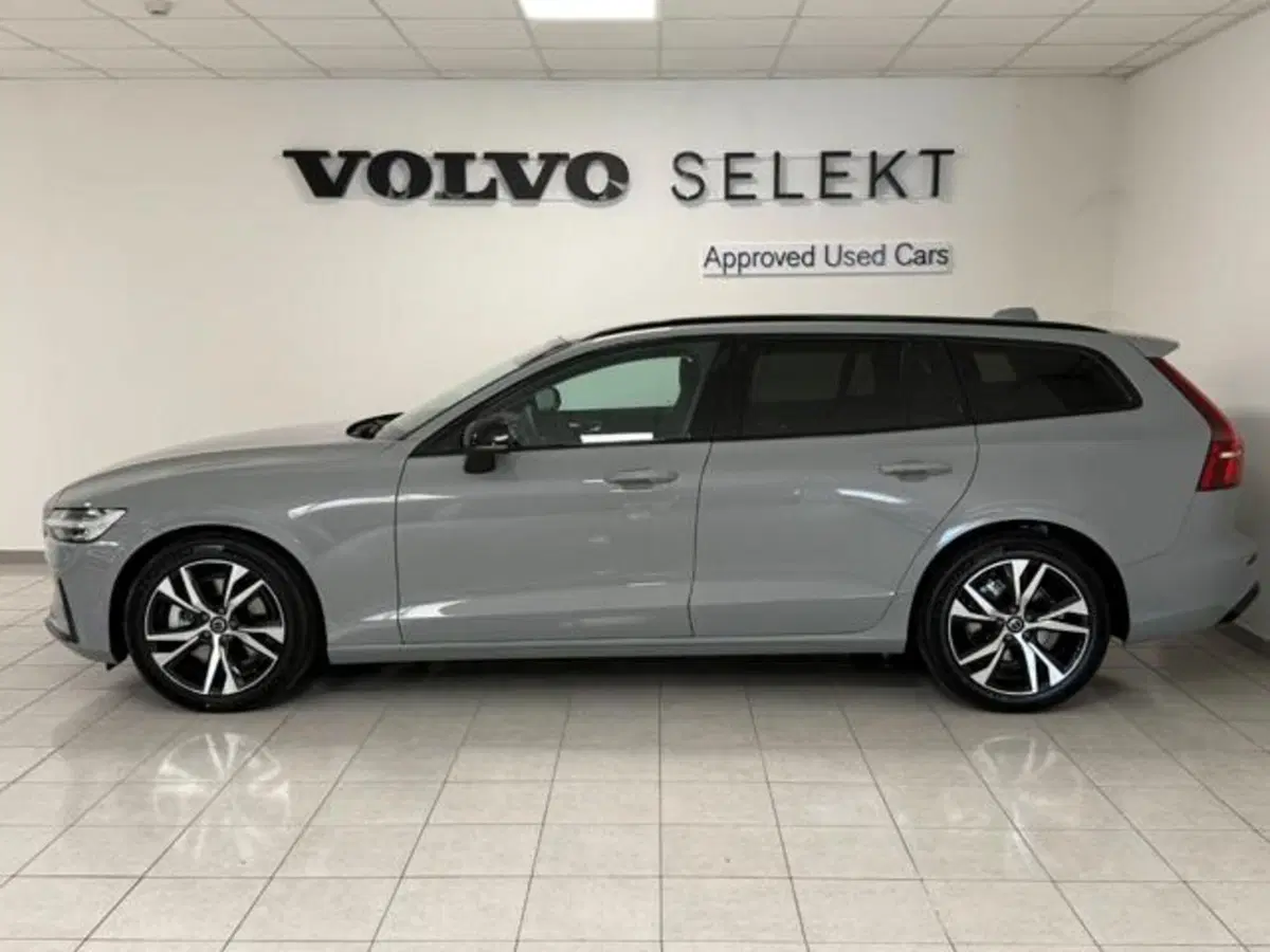 Volvo V60 nuova a Como (7)