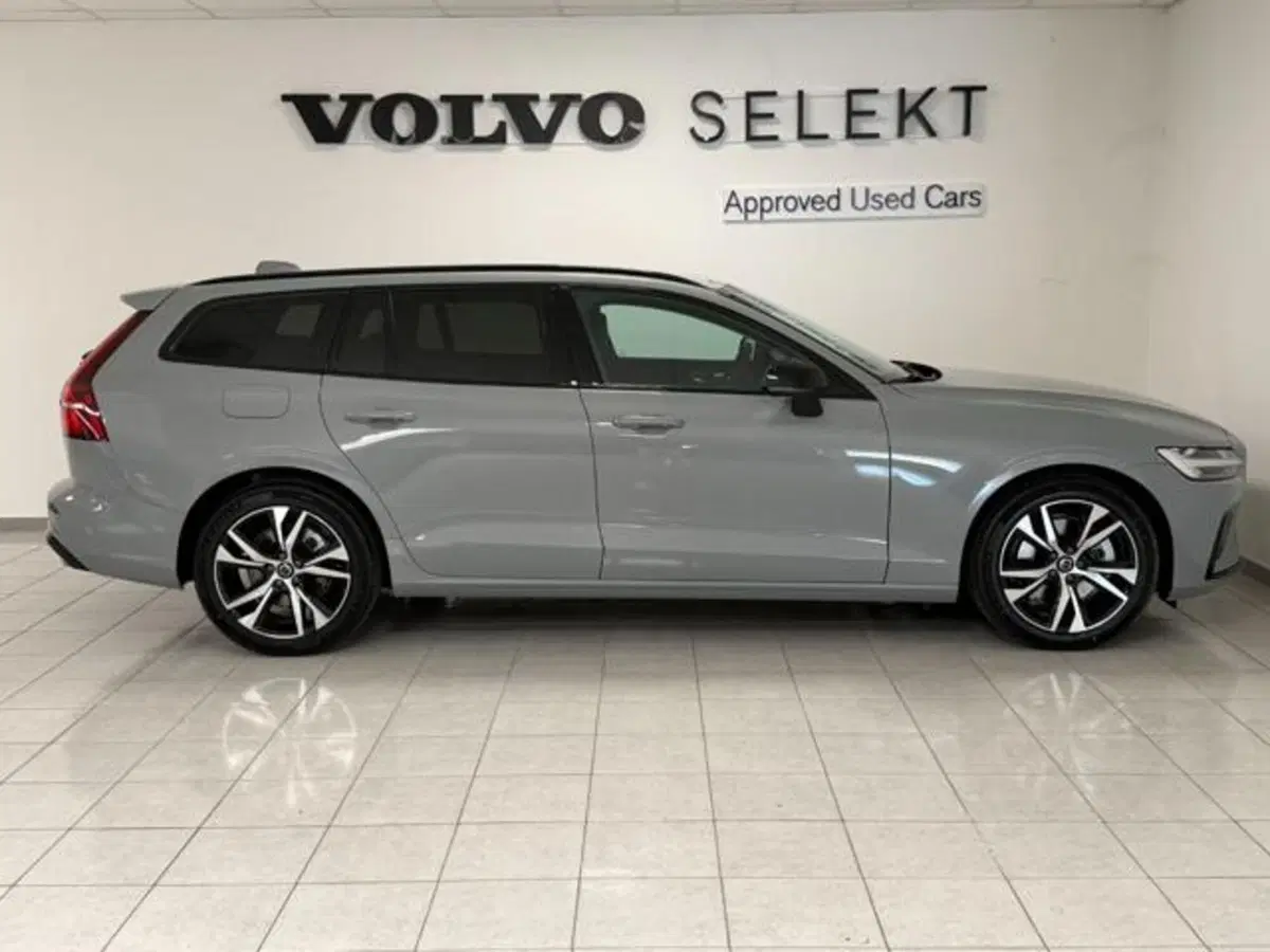Volvo V60 nuova a Como (8)