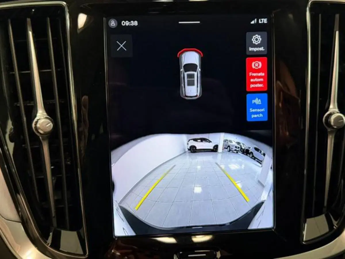 Volvo V60 nuova a Como (12)