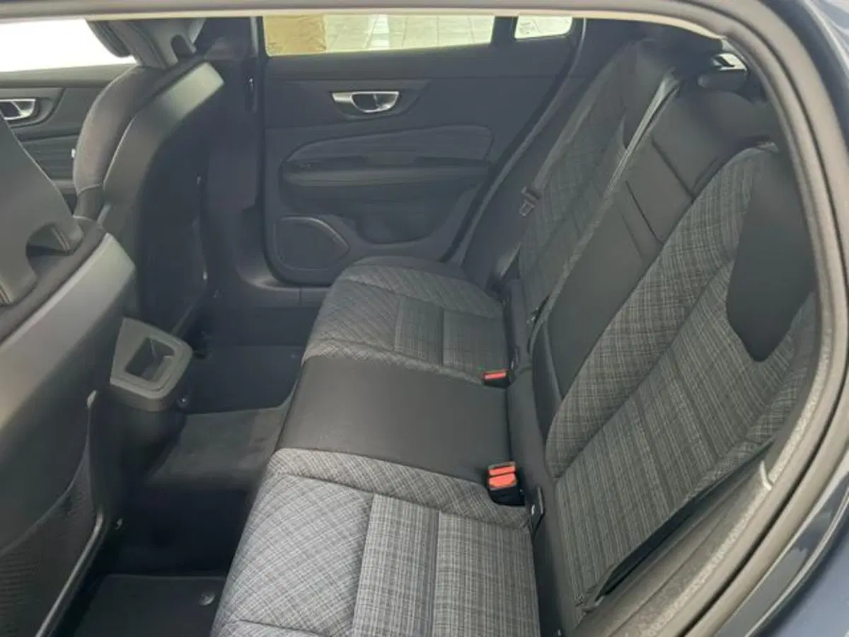 Volvo V60 nuova a Como (4)