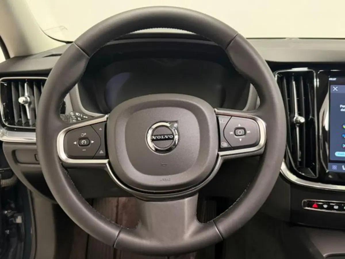 Volvo V60 nuova a Como (5)