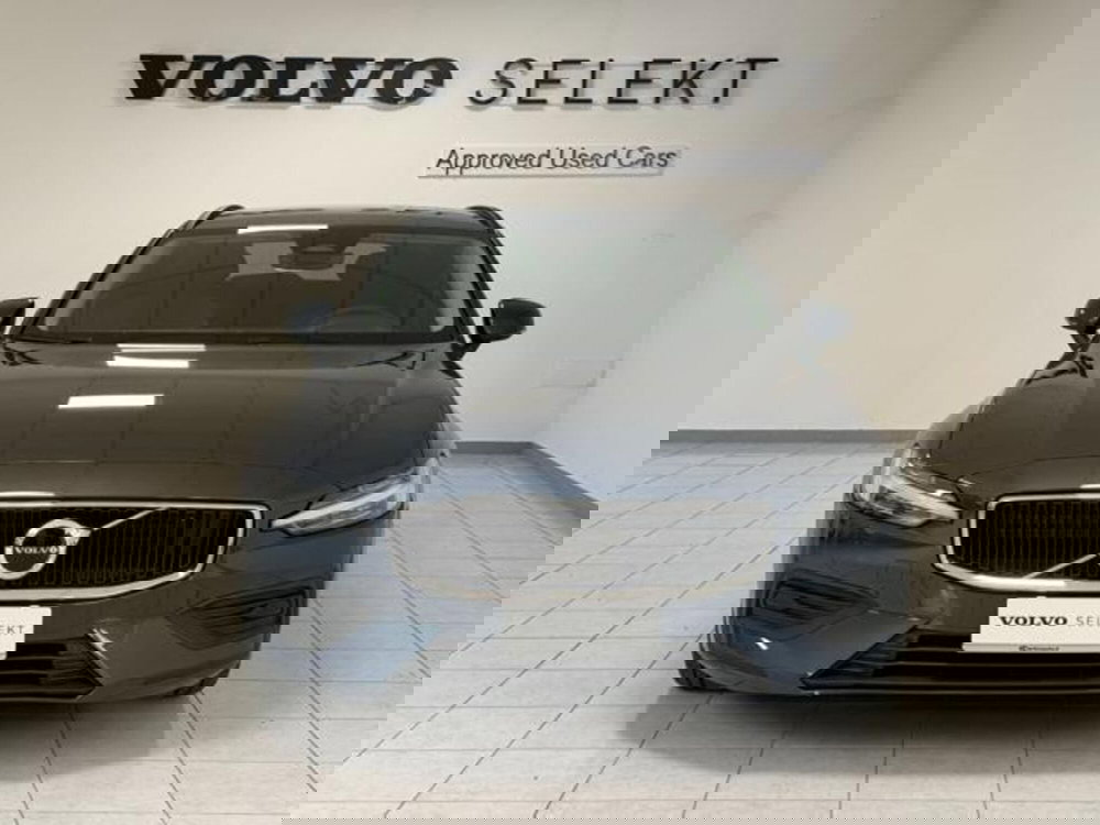 Volvo V60 nuova a Como (9)