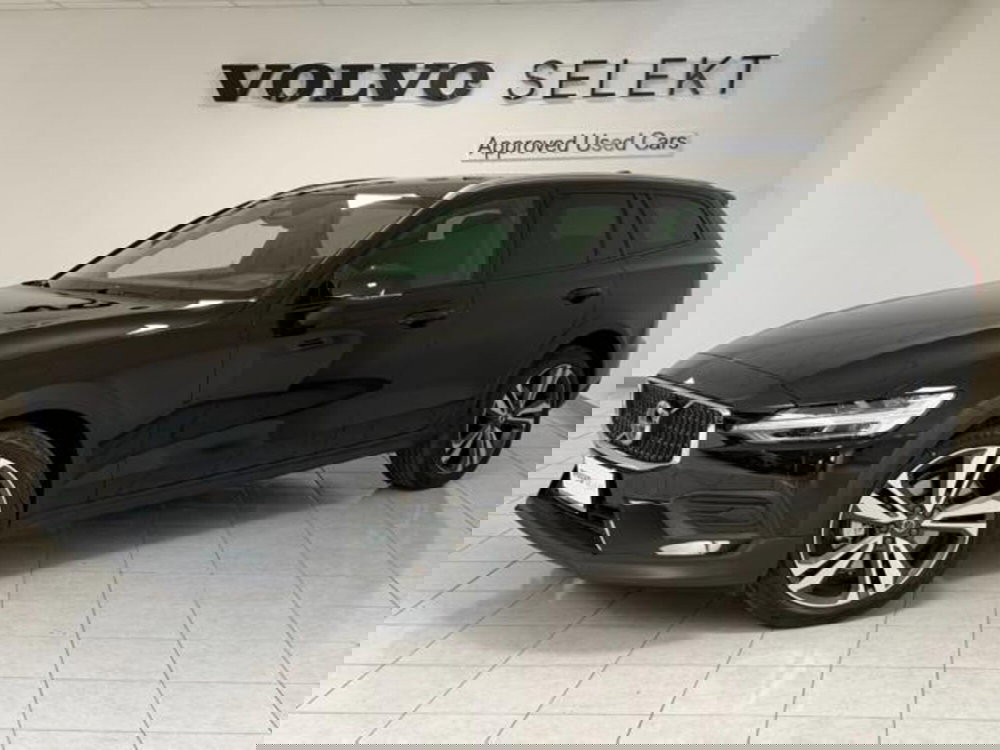 Volvo V60 Cross Country nuova a Como