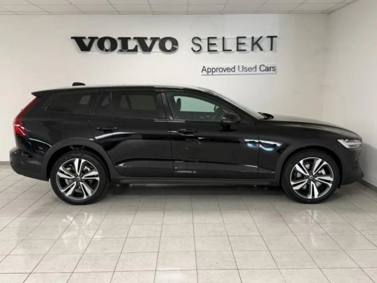 Volvo V60 Cross Country nuova a Como (17)