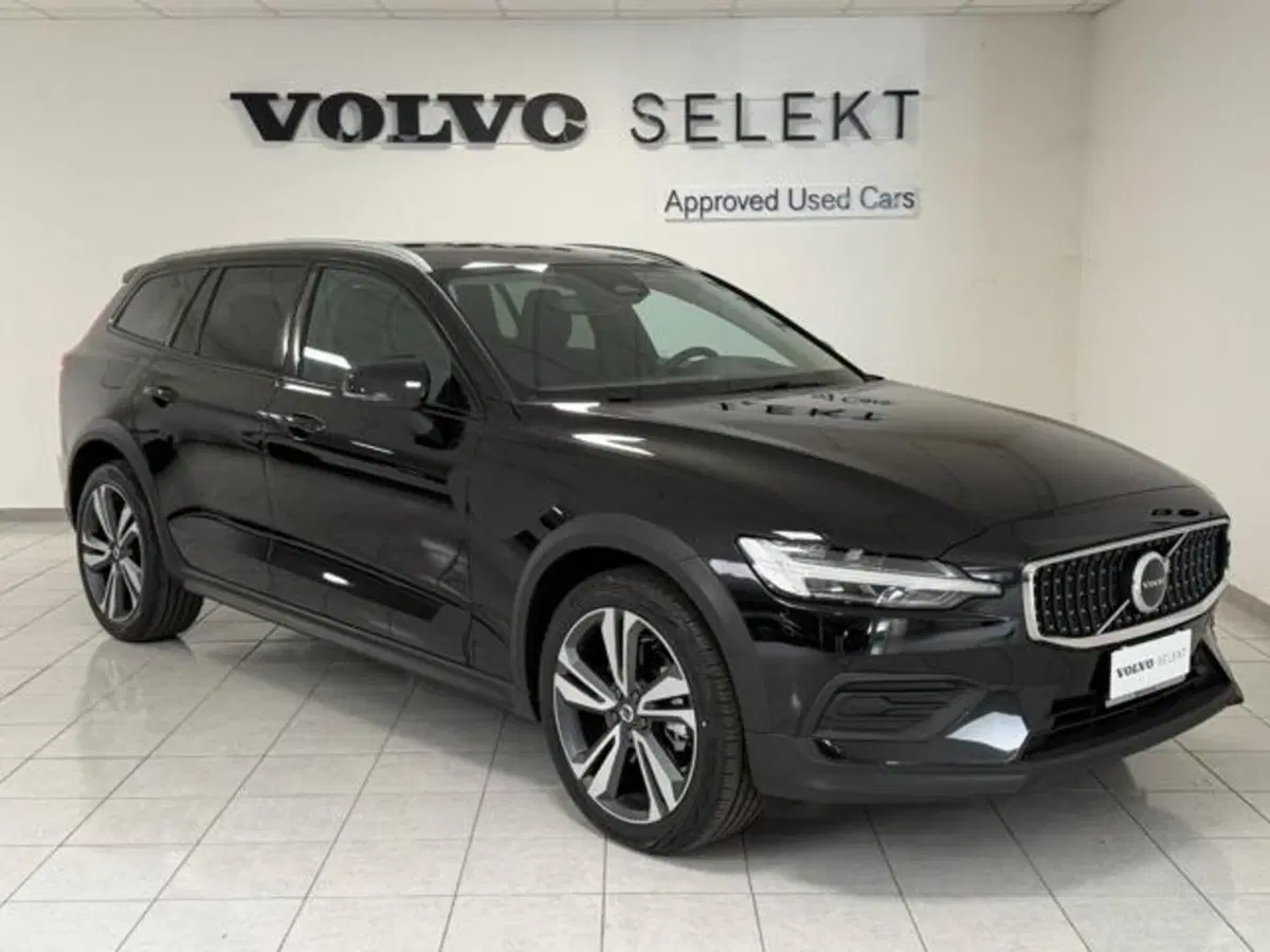 Volvo V60 Cross Country nuova a Como (18)