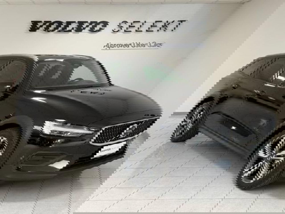 Volvo V60 Cross Country nuova a Como (18)