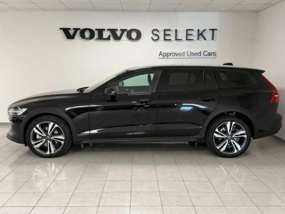 Volvo V60 Cross Country nuova a Como (2)