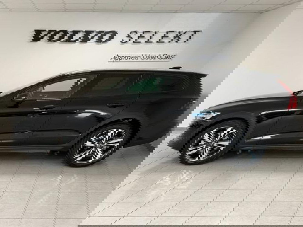 Volvo V60 Cross Country nuova a Como (2)