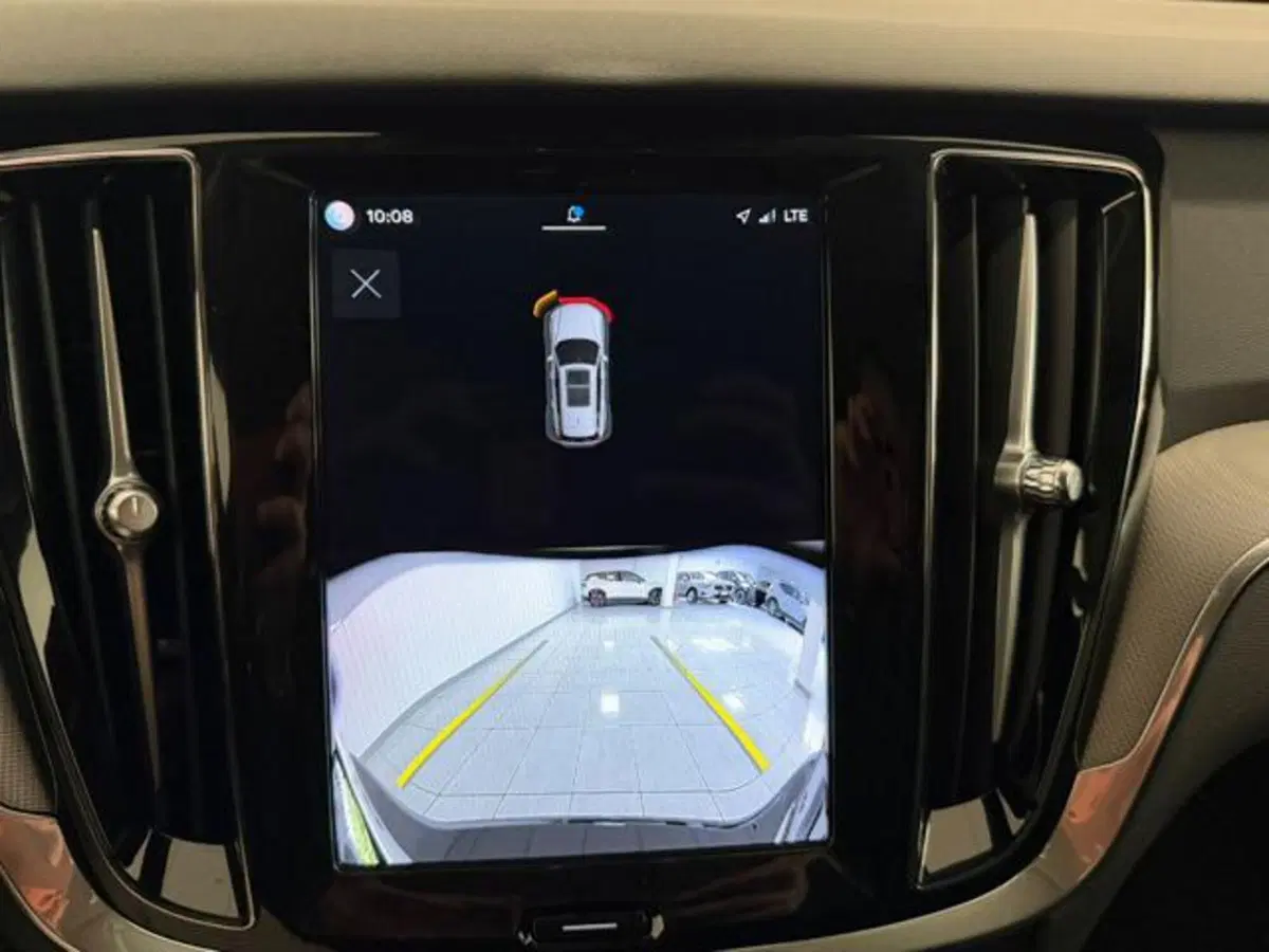 Volvo V60 Cross Country nuova a Como (4)