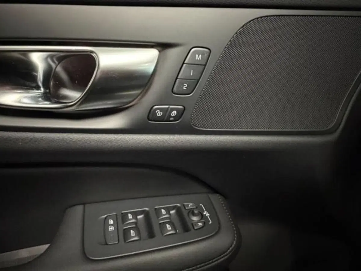 Volvo V60 Cross Country nuova a Como (6)