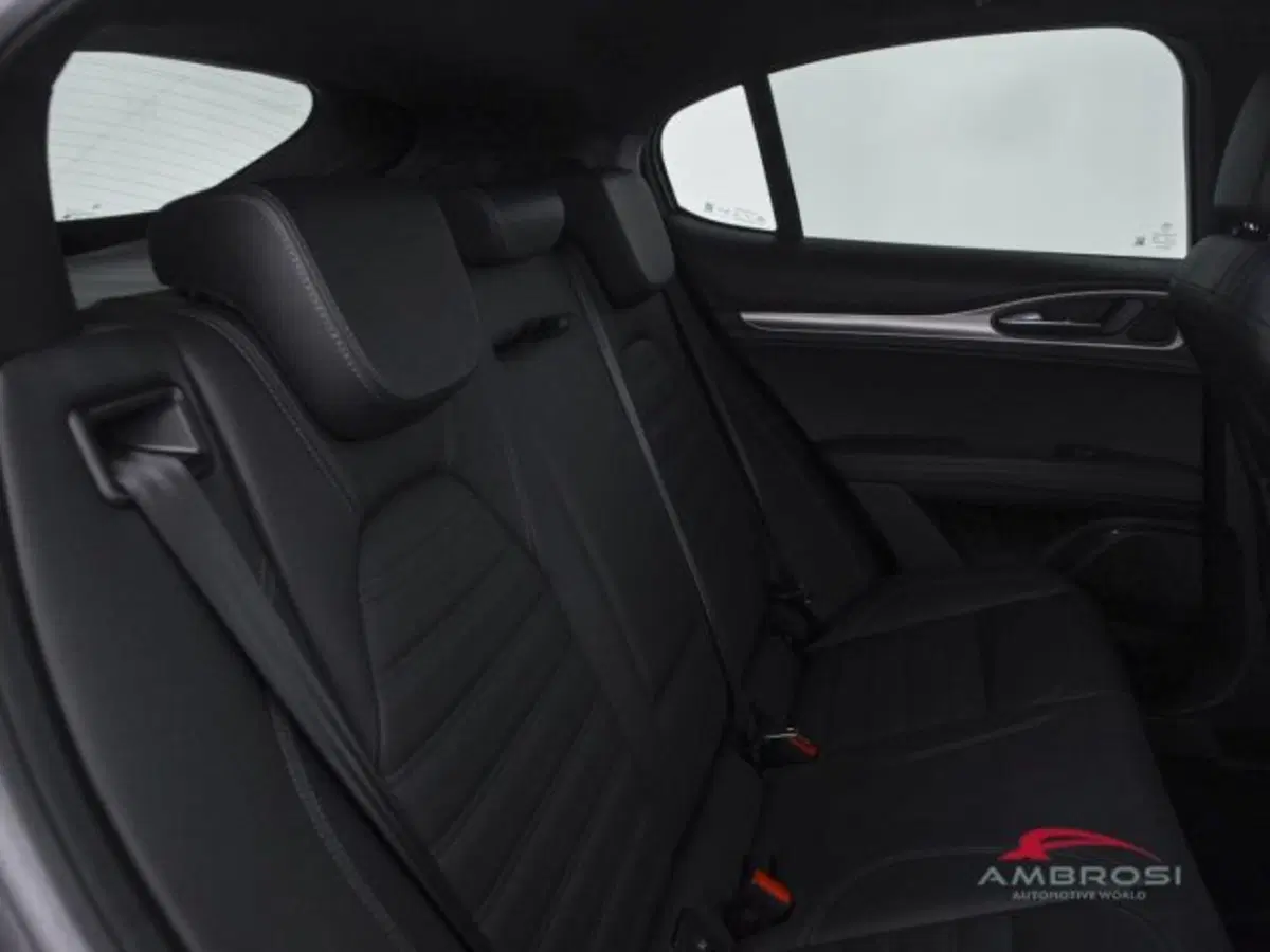 Alfa Romeo Stelvio usata a Perugia (11)