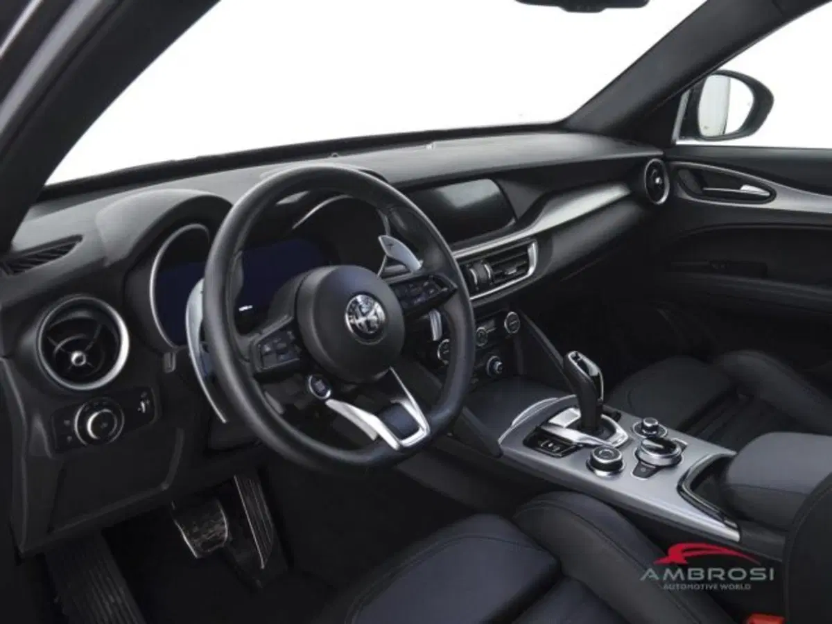 Alfa Romeo Stelvio usata a Perugia (8)