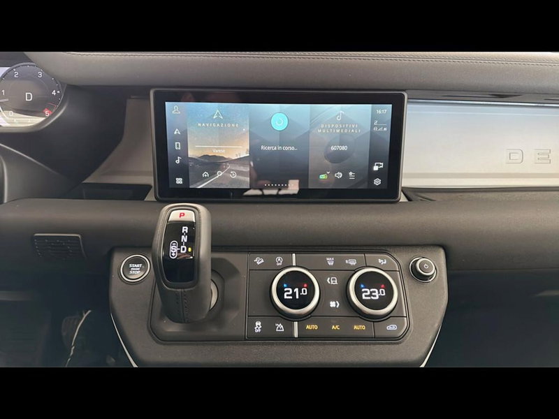 Land Rover Defender usata a Varese (12)