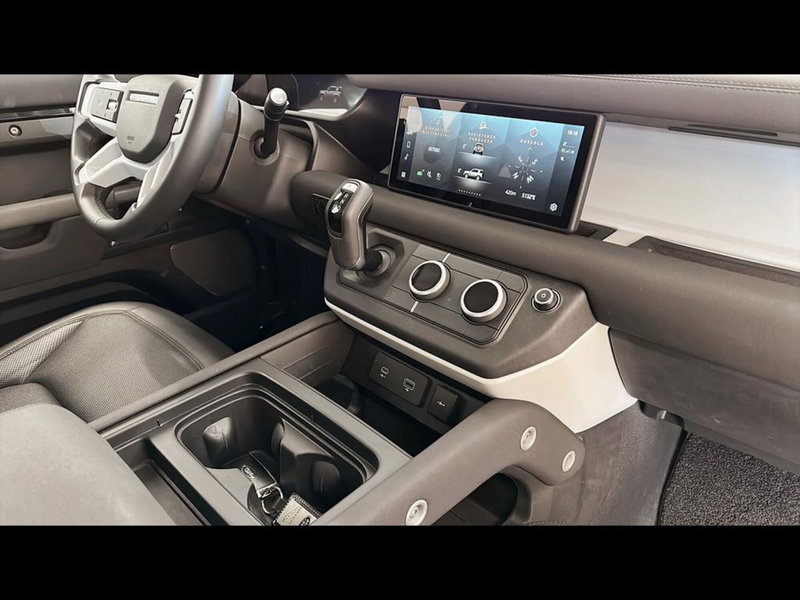 Land Rover Defender usata a Varese (13)