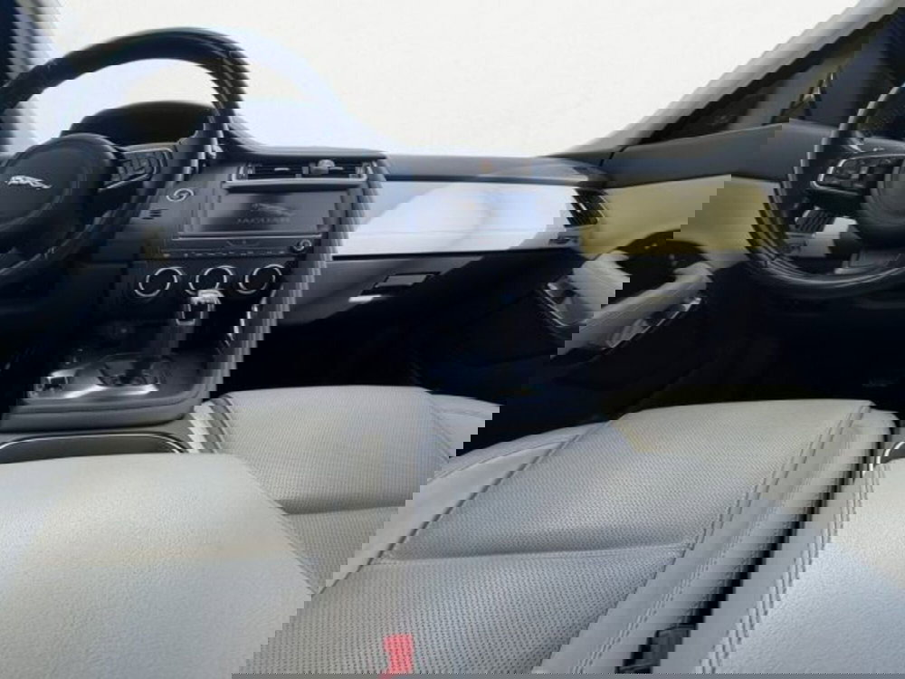Jaguar E-Pace usata a Udine (9)