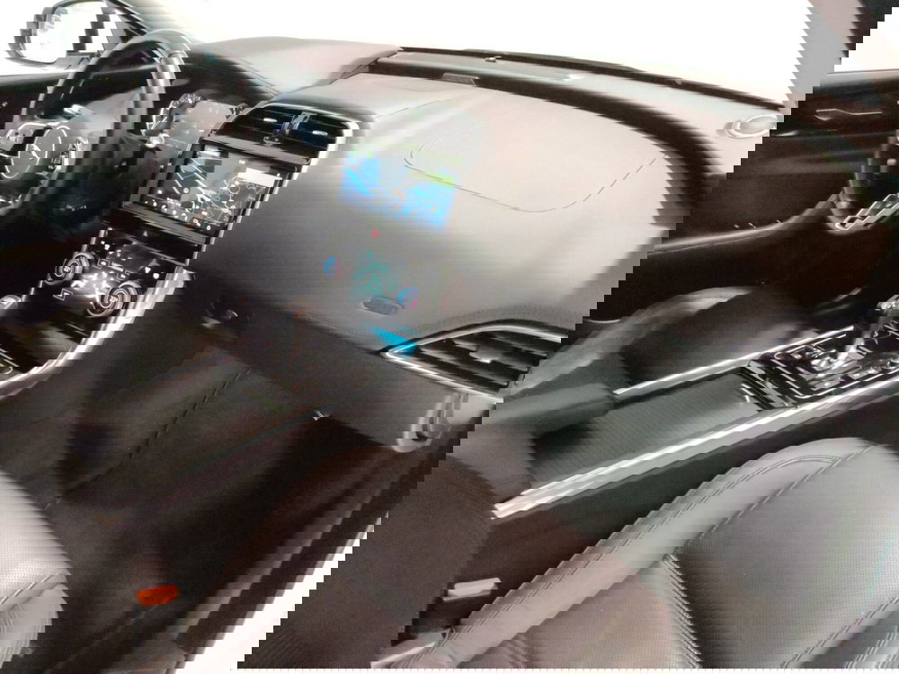 Jaguar XE usata a Teramo (12)